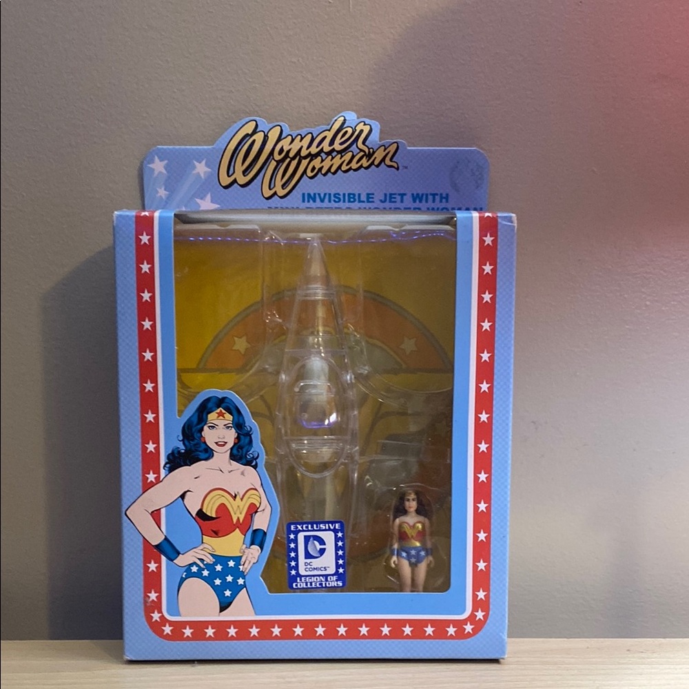 Wonder Woman and invisible jet